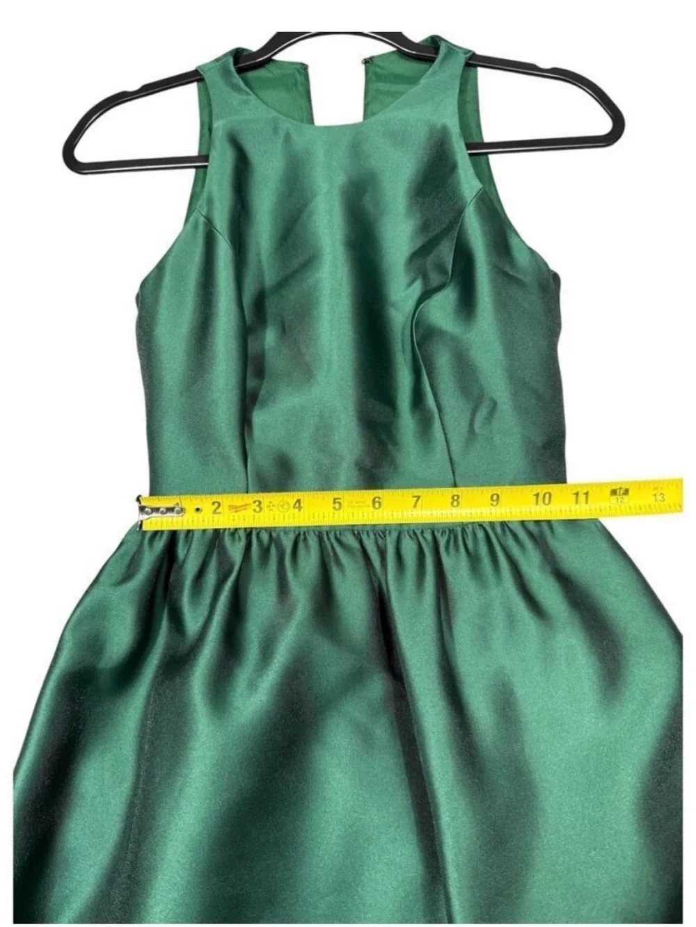 Alfred Sung Emerald Green Satin Gown Dress xxs/XS (No Size Tag)
Could fit child - Picture 3 of 4